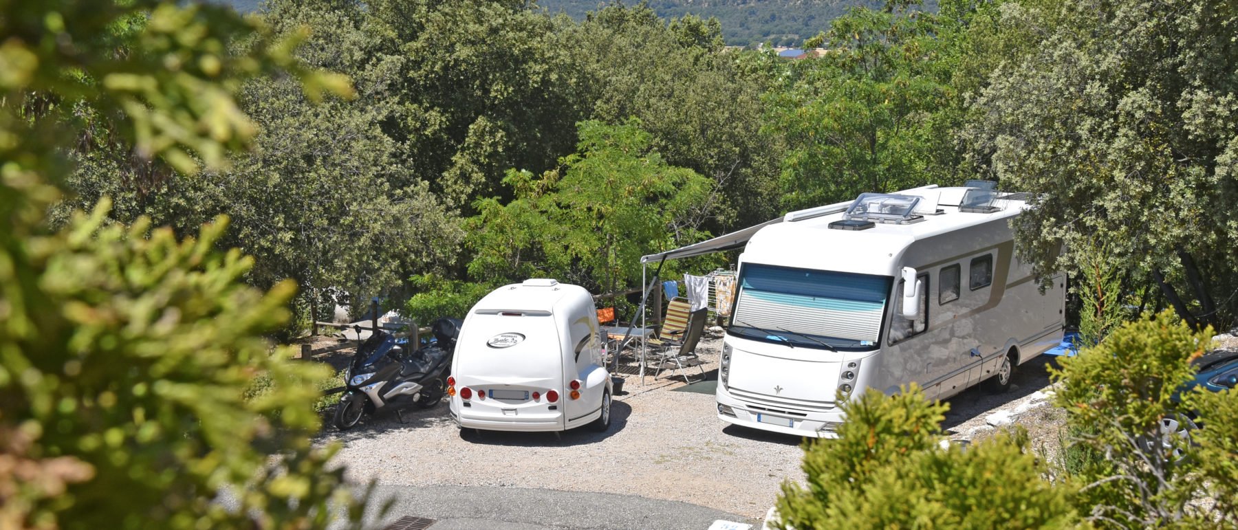 Aire de camping-car du camping La Pinède dans le Verdon