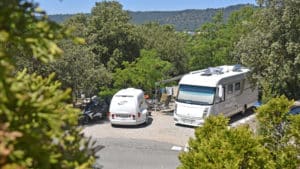 Aire de camping-car du camping La Pinède dans le Verdon