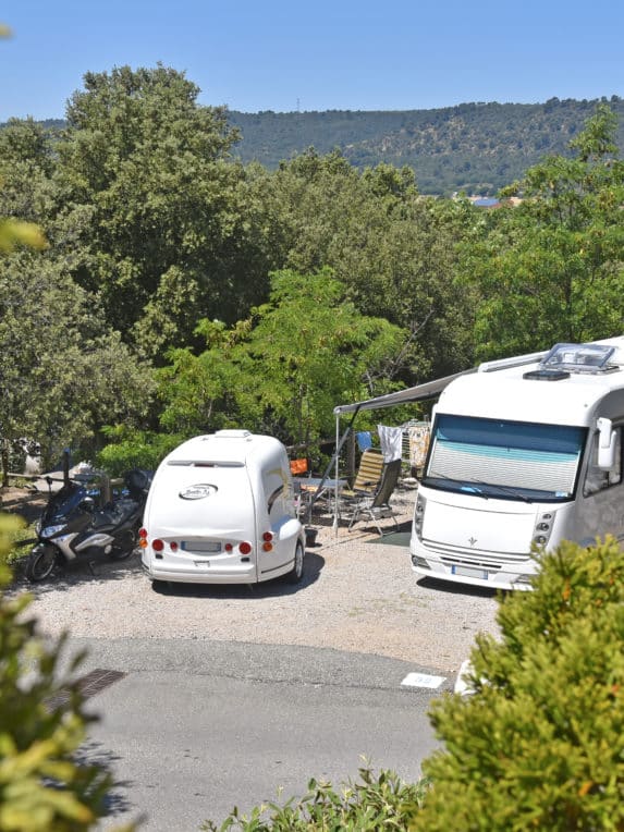 Aire de camping-car du camping La Pinède dans le Verdon