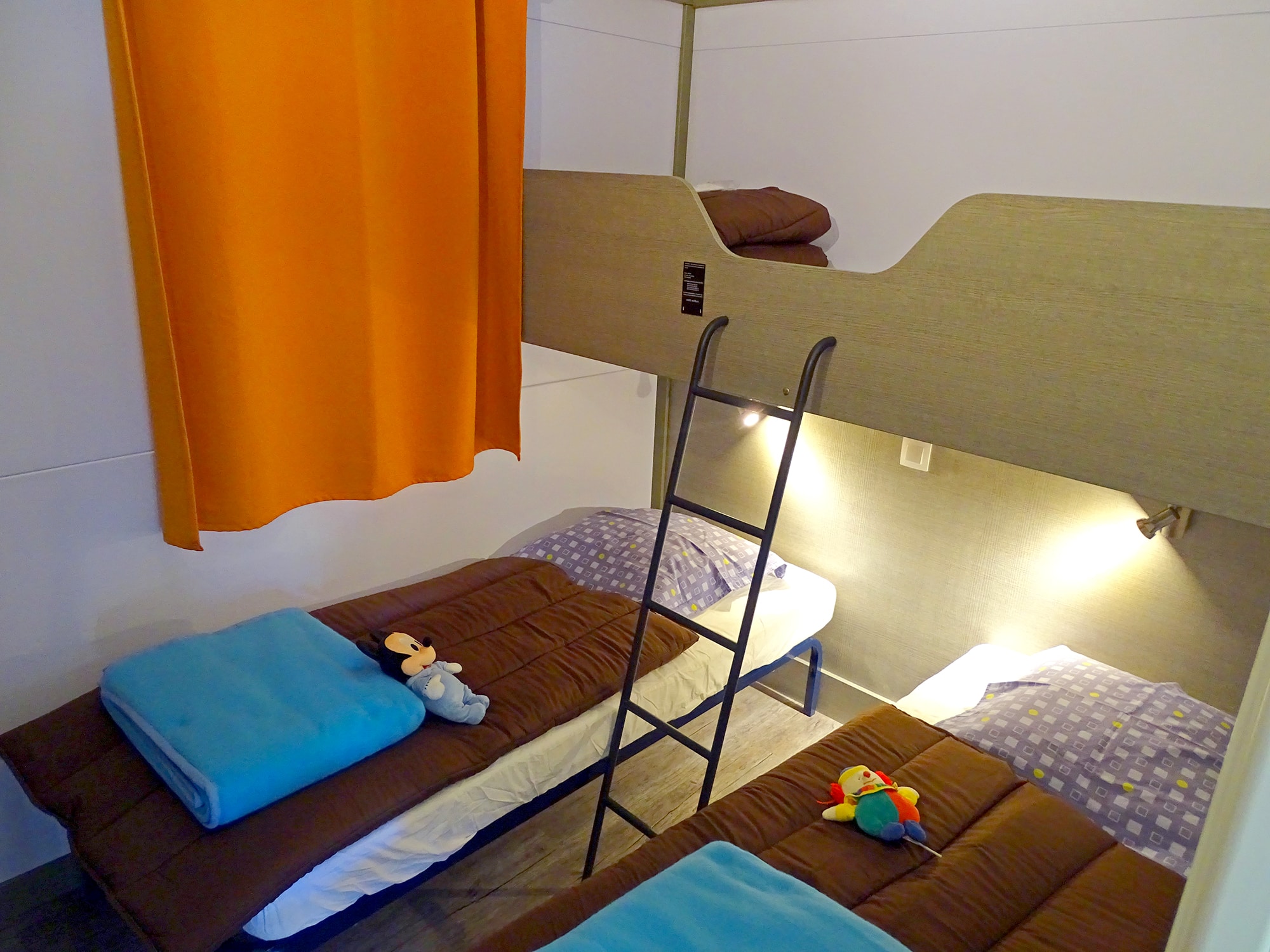 chalet daudet seconde chambre camping la pinede