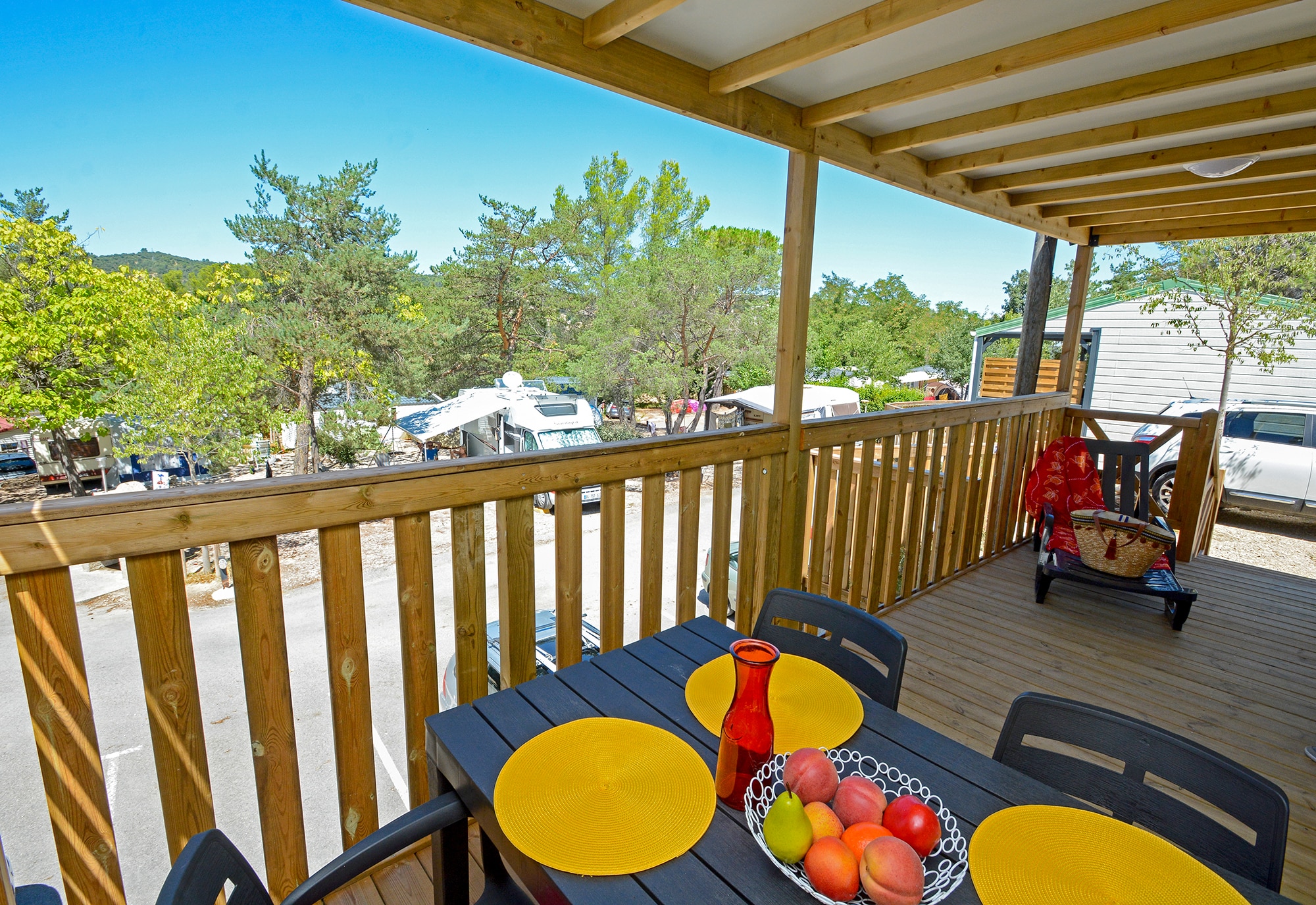 chalet pagnol terrasse location camping la pinede