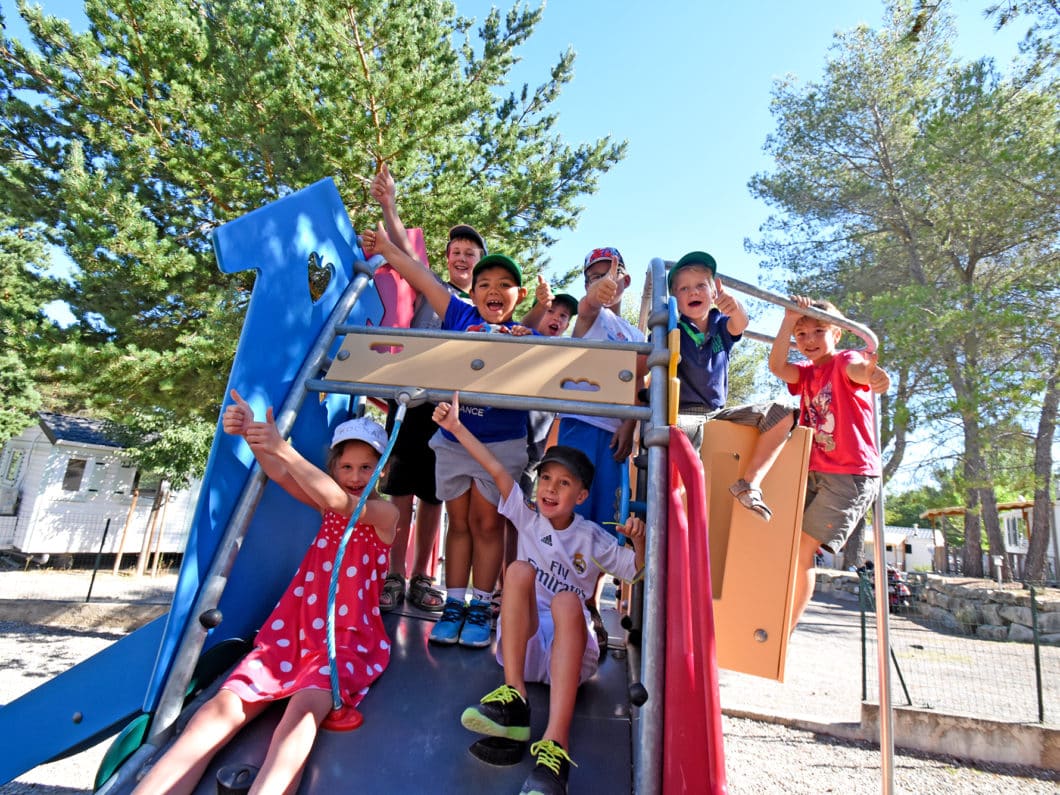 club enfants au camping la pinede greoux les bains