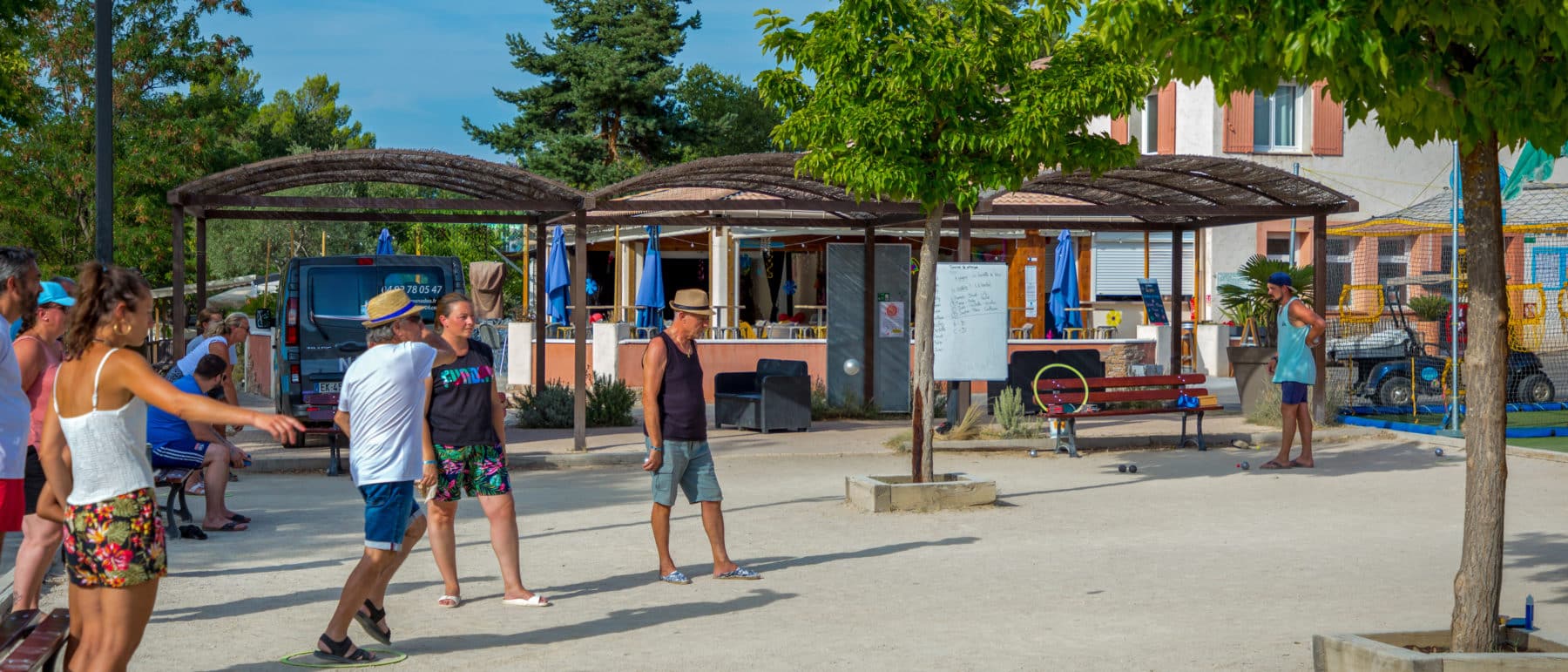 jeux de petanque au camping la pinede