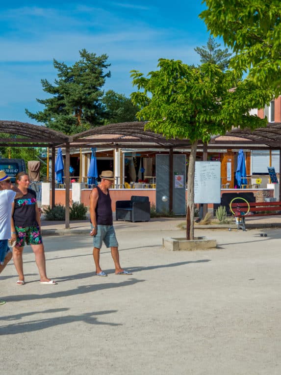 jeux de petanque au camping la pinede