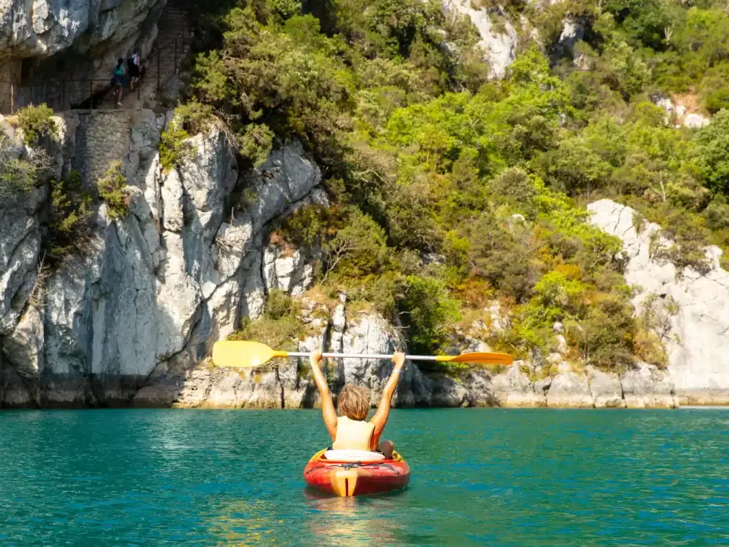 Depuis notre camping, accédez facilement à la rivière pour une journée de kayak ou de rafting