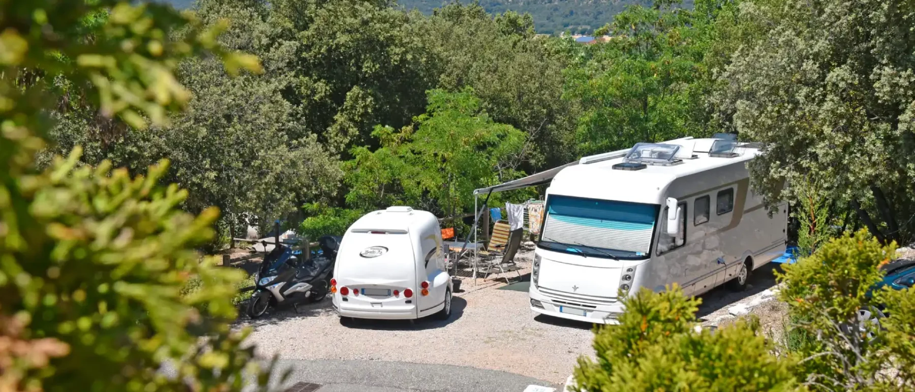 Aire de camping-car du camping La Pinède dans le Verdon