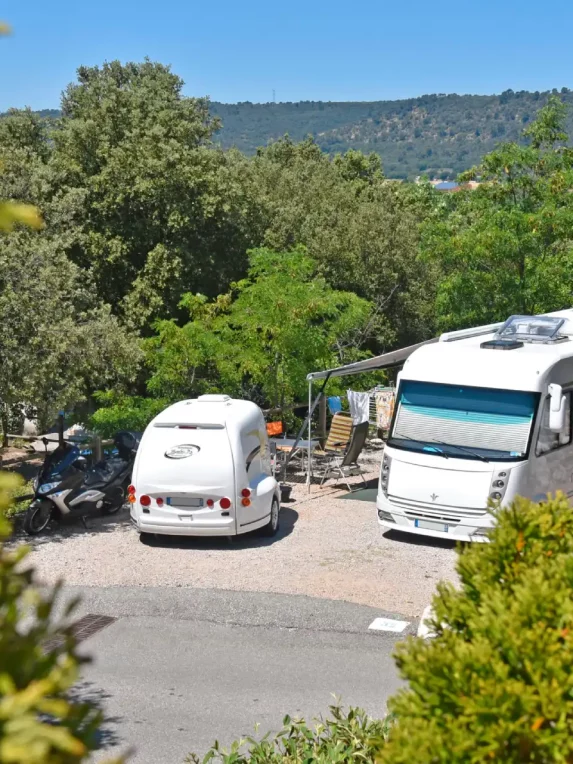 Aire de camping-car du camping La Pinède dans le Verdon