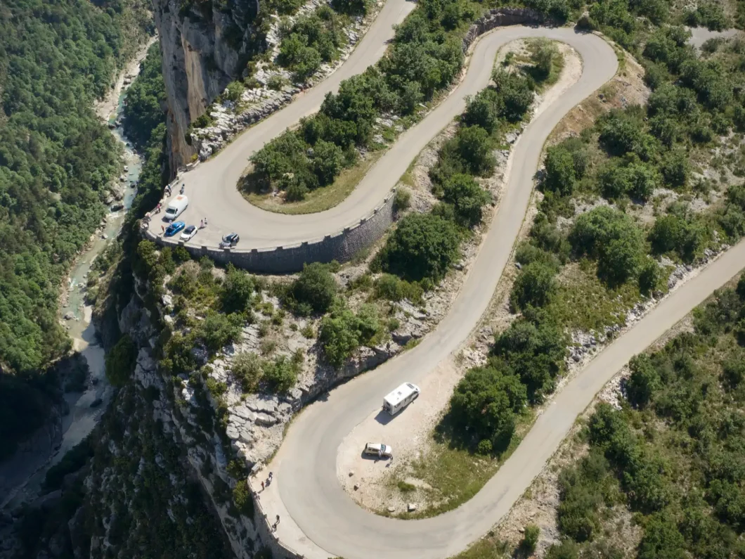 la route des Crêtes qui longe le canyon du Verdon est à sens unique