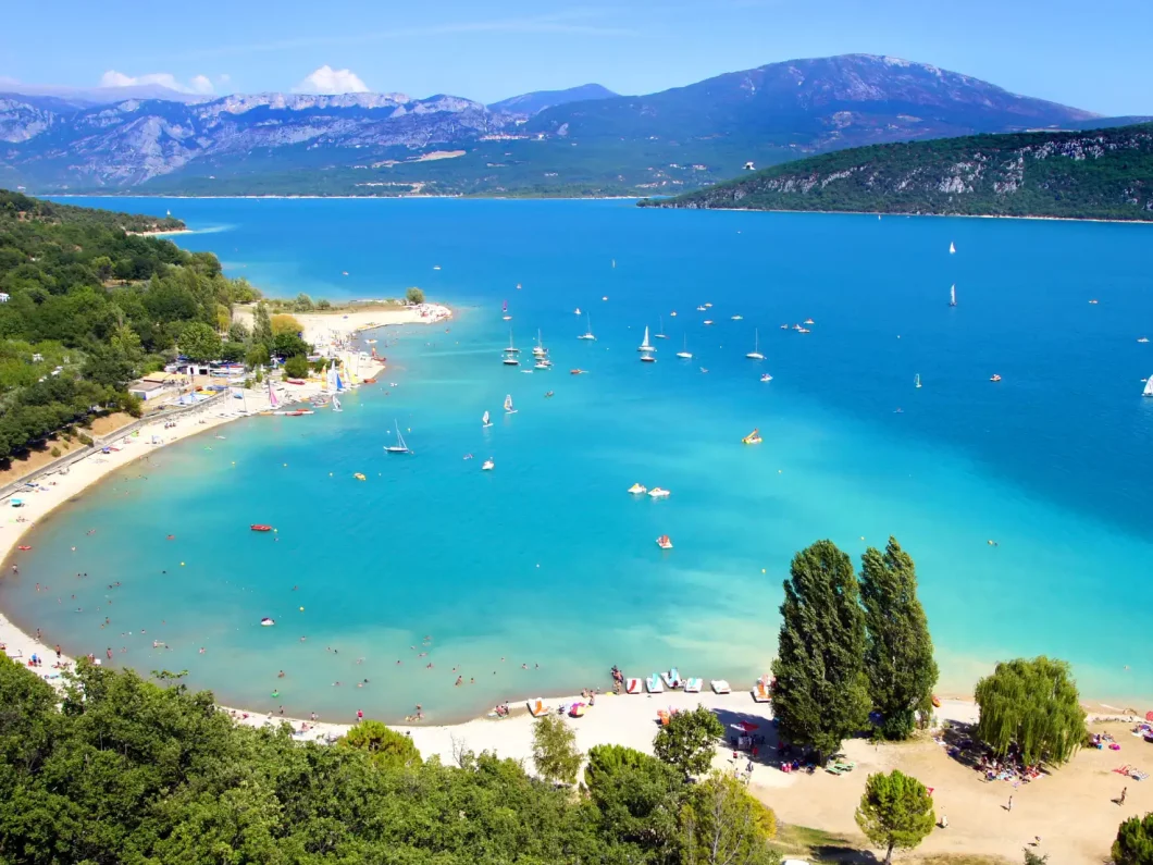 Une journée détente à la plage de la Fontaine à Sainte-Croix-du-Verdon