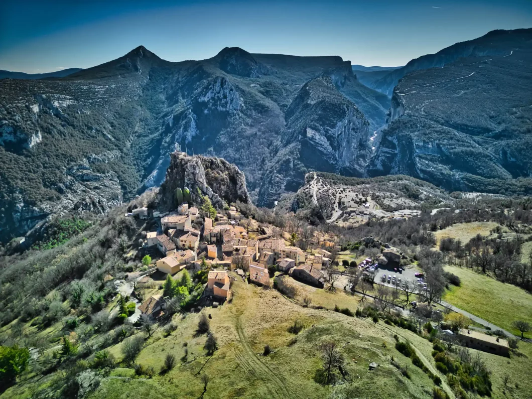 Le village de Rougon, niché au coeur des Gorges du Verdon
